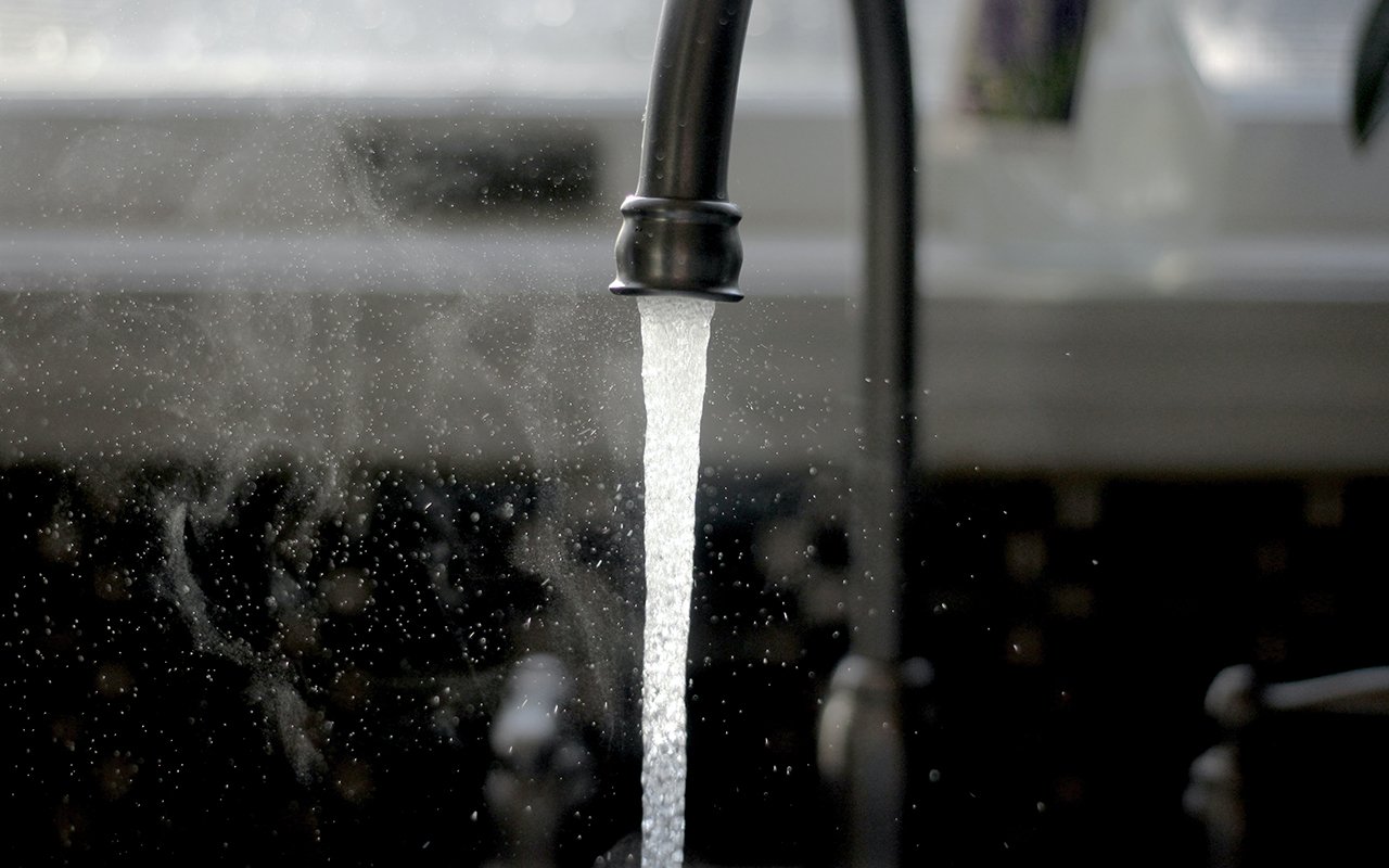 Faucet with hot water coming out